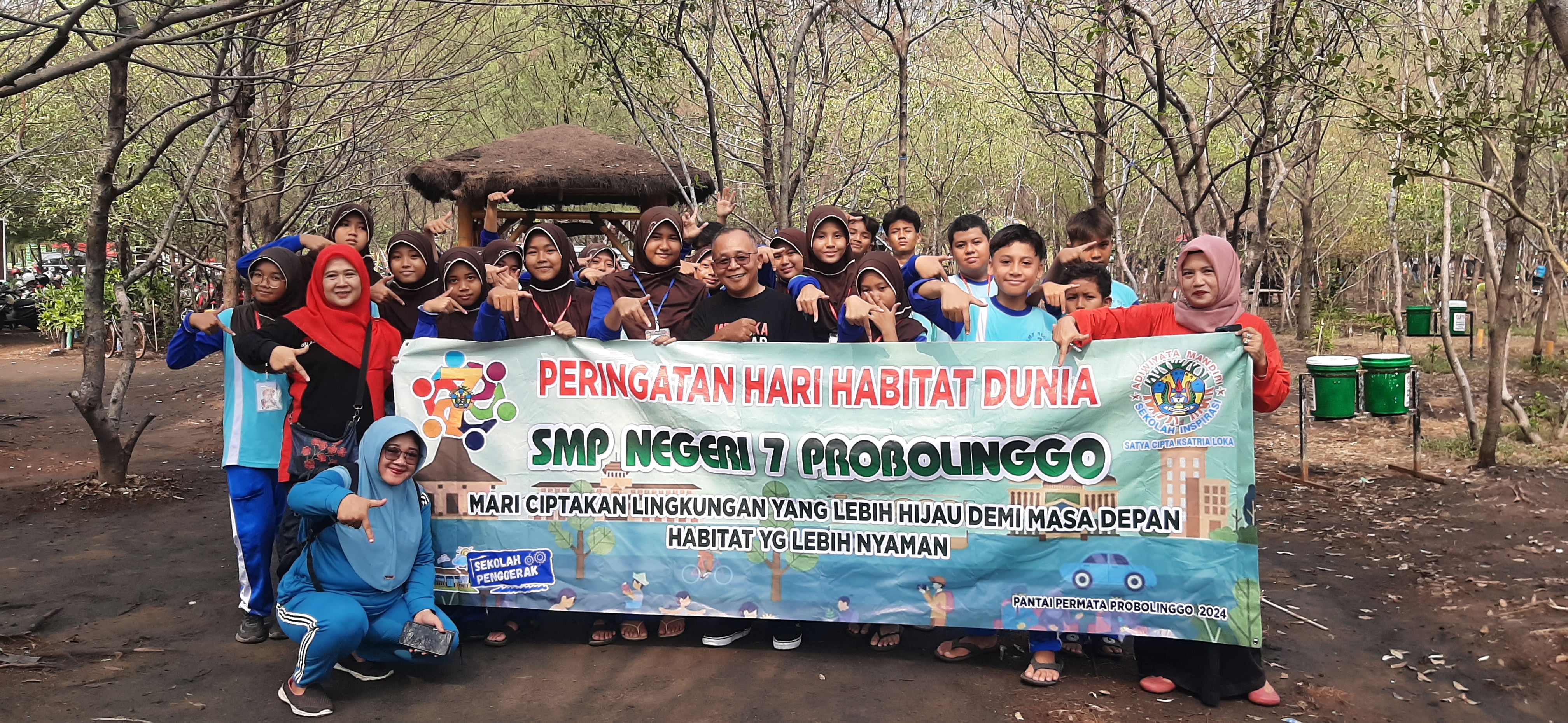 Peringati Hari Habitat 2024; Kader Lingkungan SMPN 7 Probolinggo Tanam Mangrove dengan Semangat